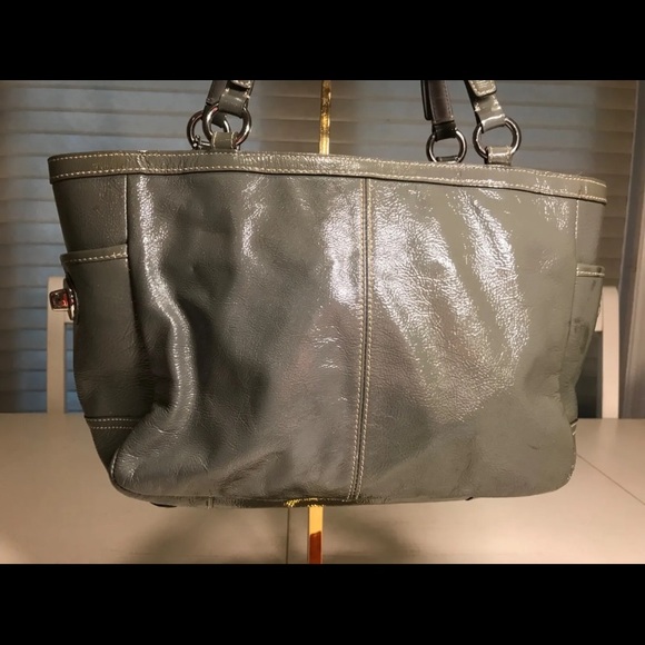 EUC Coach Gray/Silver Patent Leather Gallery Tote F13781 excellent  Condition - Picture 5 of 10